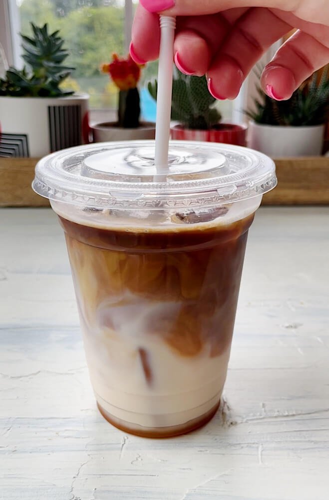 ຄາເຟລາເຕ້ເຢັນ Cafe Latte Iced 카페라떼